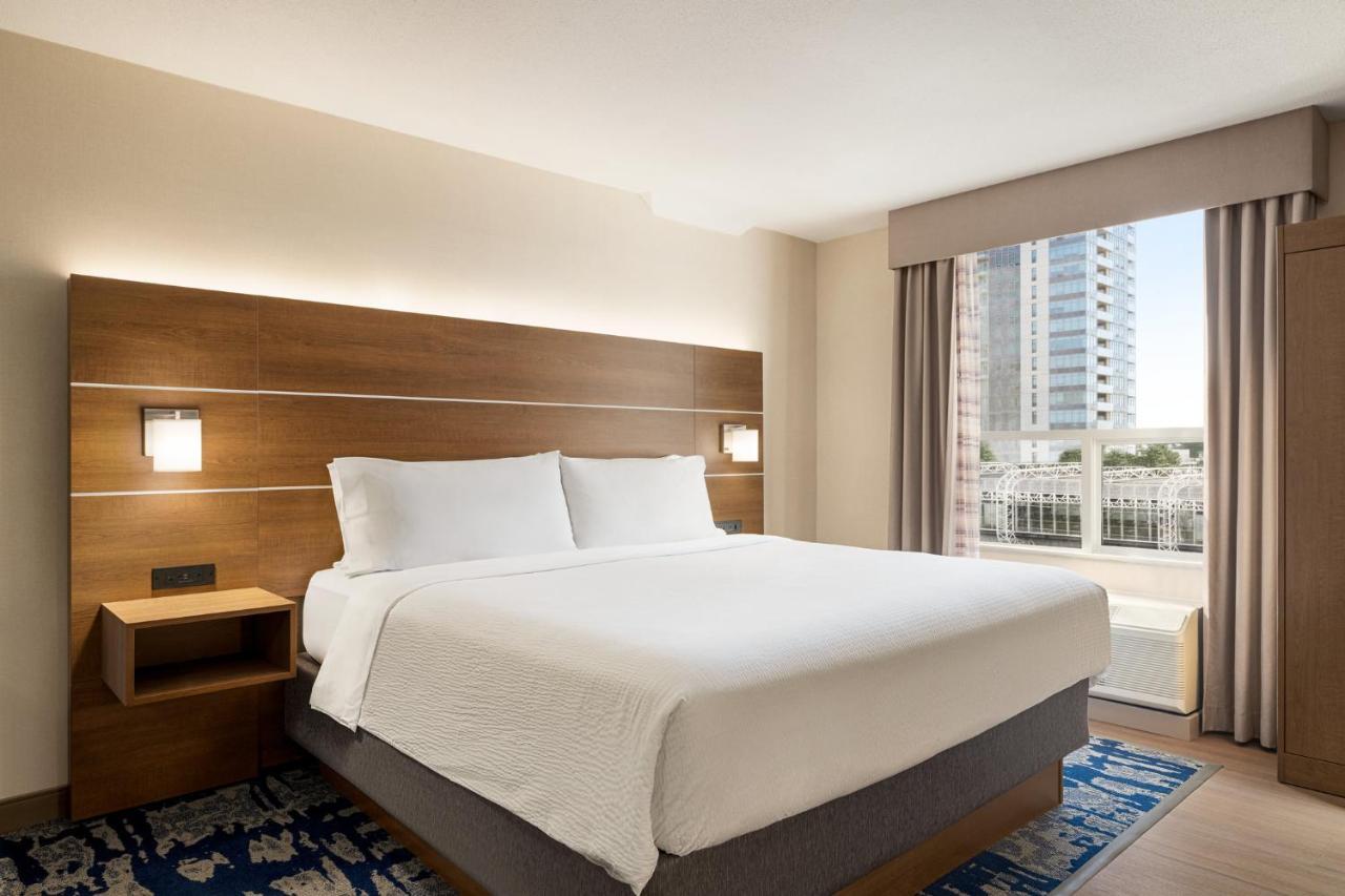 Holiday Inn Express Vancouver-Metrotown Μπέρναμπι Εξωτερικό φωτογραφία