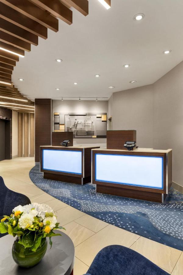 Holiday Inn Express Vancouver-Metrotown Μπέρναμπι Εξωτερικό φωτογραφία