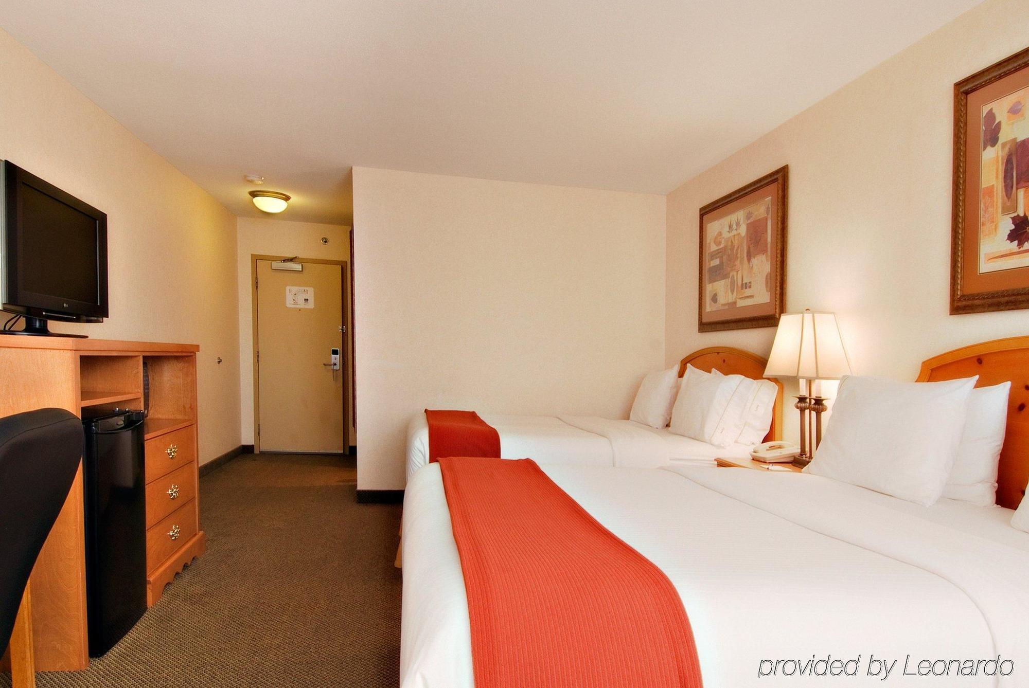 Holiday Inn Express Vancouver-Metrotown Μπέρναμπι Δωμάτιο φωτογραφία